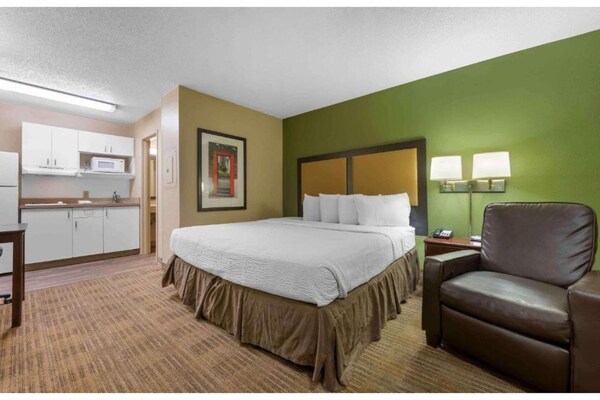 Foto van 1 Queensize Bed | Niet-roken, Keuken - Vakantiehuis in Sacramento CA - BedRoom