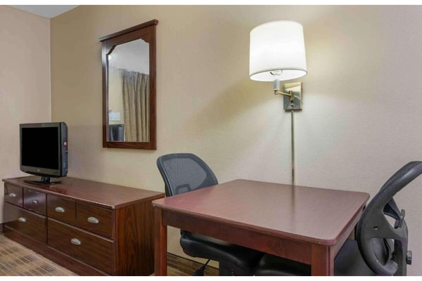 Foto van 1 Queensize Bed | Niet-roken, Keuken - Vakantiehuis in Sacramento CA - Facilities