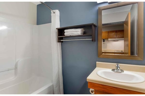 Foto van Studio 6 Fort Myers | Gezellige kamer met 2 tweepersoonsbedden, NSMK | Keuken - BathRoom