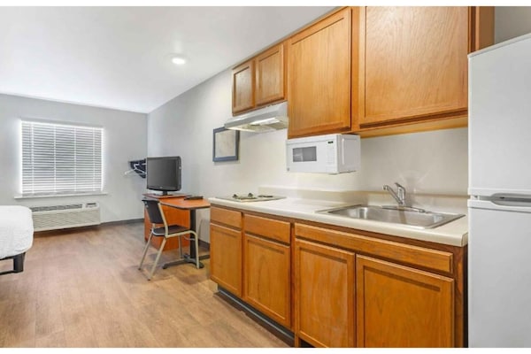 Foto van Studio 6 Fort Myers | Gezellige kamer met 2 tweepersoonsbedden, NSMK | Keuken - Kitchen