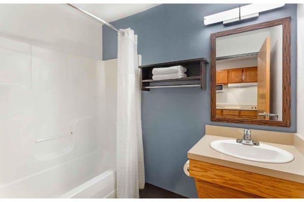 Foto van Studio 6 Fort Myers | Gezellige kamer met 2 tweepersoonsbedden, NSMK | Keuken - BathRoom