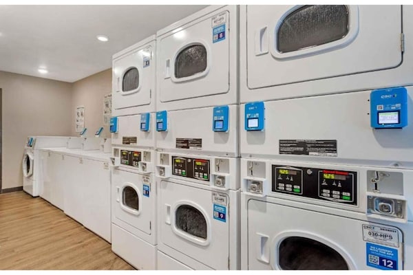 Foto van Studio 6 Fort Myers | Gezellige kamer met 2 tweepersoonsbedden, NSMK | Keuken - Facilities