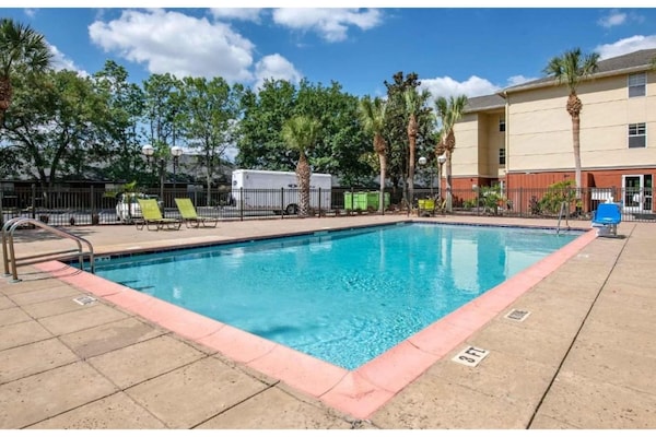 Foto van 2 Tweepersoonsbedden | Suite, Niet-roken, Keuken - Vakantiehuis in Jacksonville - PoolOfHouse
