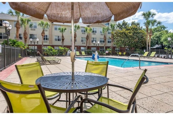 Foto van 2 Tweepersoonsbedden | Suite, Niet-roken, Keuken - Vakantiehuis in Jacksonville - PoolOfHouse
