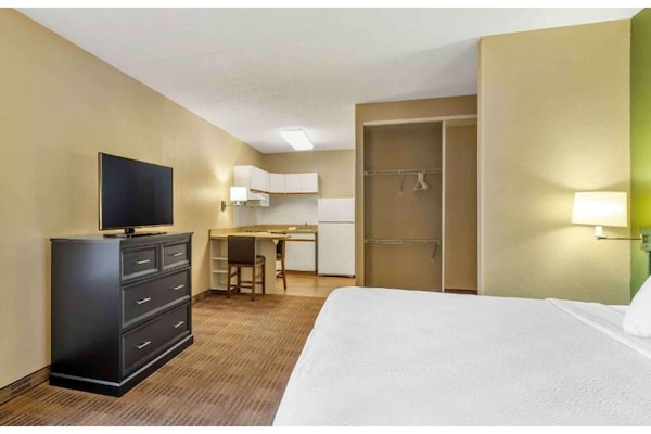 Foto van Studio 6 Vernon Hills | Relax Queen Bed, Nsmk | Keuken - BedRoom