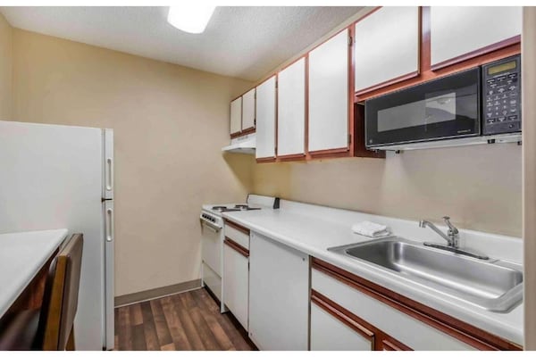 Foto van 1 Kingsize Bed | Toegankelijk Voor Gehoor, Keuken - Vakantiehuis in South Bend IN - Kitchen