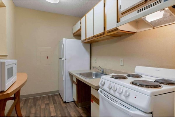 Foto van 1 Kingsize Bed | Toegankelijk Voor Gehoor, Keuken - Vakantiehuis in South Bend IN - Facilities