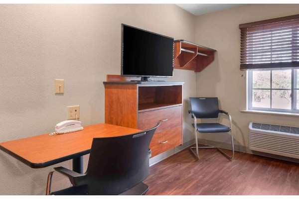Foto van 1 Tweepersoonsbed | Ada/bad/niet-roken/keuken - Vakantiehuis in Wichita KS - BedRoom