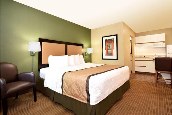Foto van 1 Queensize Bed | Niet-roken, Keuken - Vakantiehuis in Baltimore MD - BedRoom