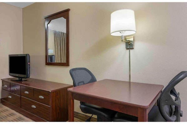 Foto van 1 Queensize Bed | Niet-roken, Keuken - Vakantiehuis in Baltimore MD - Facilities