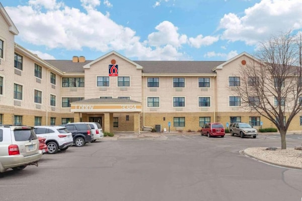 Foto van 1 Queensize Bed | Niet-roken, Keuken - Vakantiehuis in Minneapolis MN - ExteriorSummer