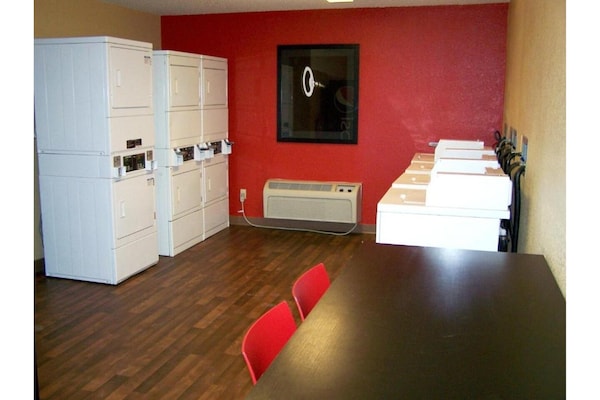 Foto van 1 Queensize Bed | Niet-roken, Keuken - Vakantiehuis in Minneapolis MN - Facilities