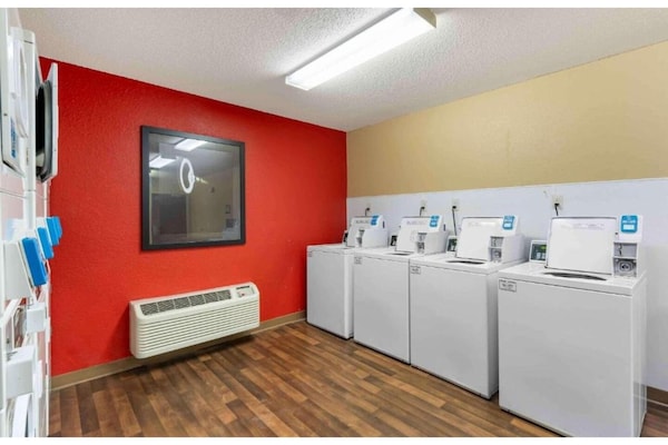 Foto van 1 Queensize Bed | Niet-roken, Keuken - Vakantiehuis in Minneapolis MN - Facilities