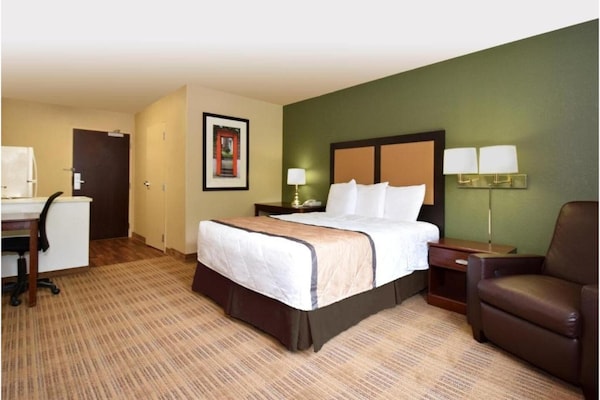 Foto van 1 Queensize Bed | Niet-roken, Keuken - Vakantiehuis in Minneapolis MN - BedRoom