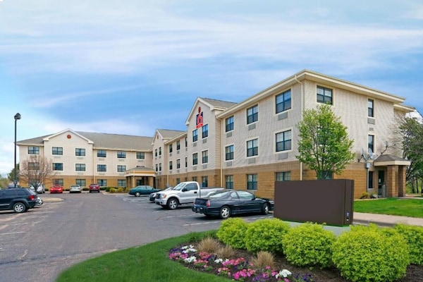 Foto van 1 Queensize Bed | Niet-roken, Keuken - Vakantiehuis in Minneapolis MN - ExteriorSummer