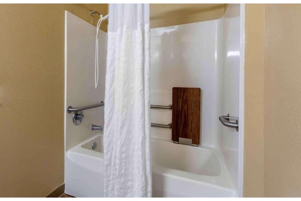 Foto van 1 Kingsize Bed | Toegankelijk Voor Gehoor, Keuken - Vakantiehuis in Jackson - Facilities