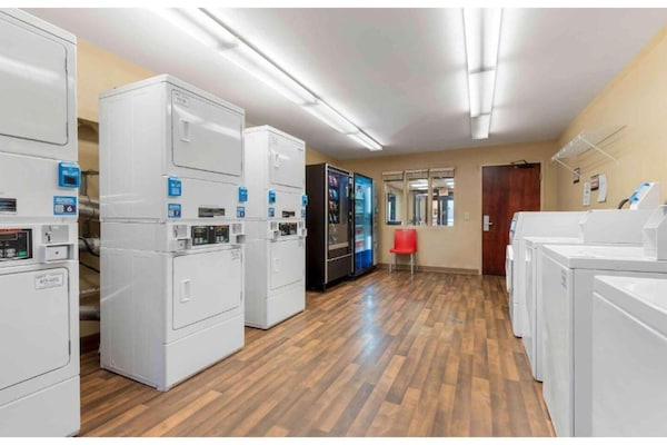 Foto van Studio 6 Buffalo | Gezellige kamer met 2 tweepersoonsbedden, NSMK | Keuken - Facilities