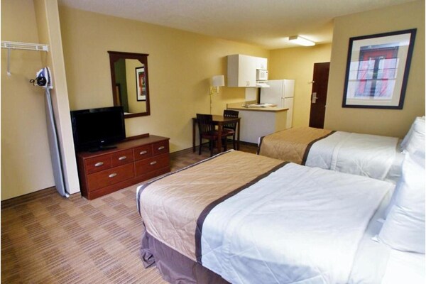Foto van Studio 6 Buffalo | Gezellige kamer met 2 tweepersoonsbedden, NSMK | Keuken - BedRoom
