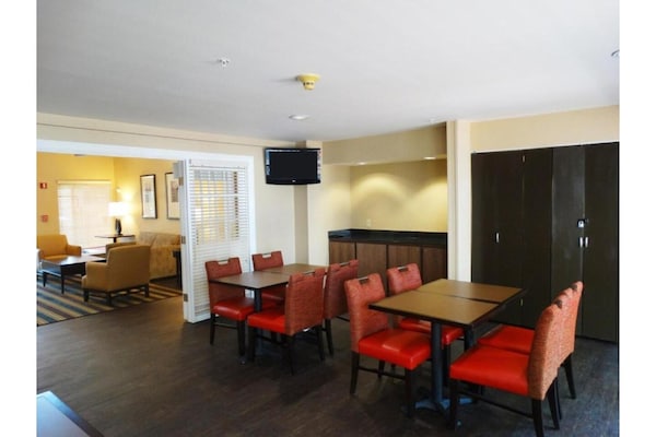 Foto van Studio6 Fishkill 2 tweepersoonsbedden, mobiel bad, Nsmk keuken - FloorPlan
