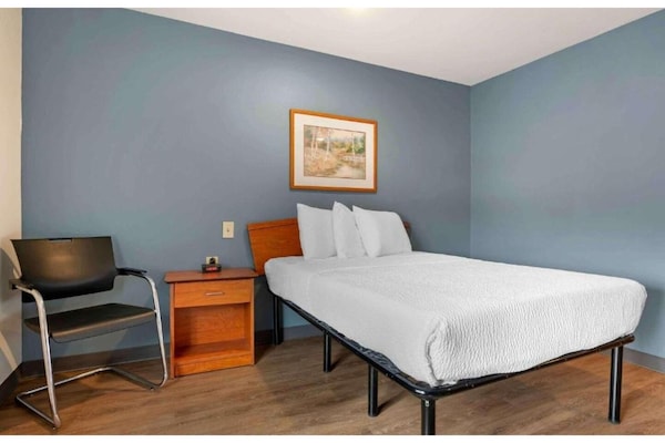 Foto van Relax Full Bed, Nsmk| Kitchen|Studio 6 Sharonville - BedRoom