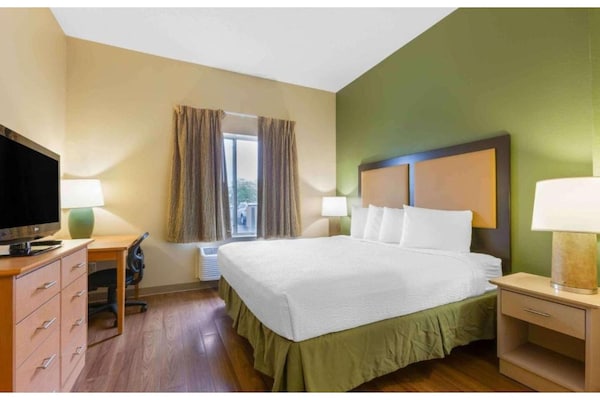 Foto van 1 Kingsize Bed | Niet-roken, Keuken - Vakantiehuis in Findlay OH - BedRoom