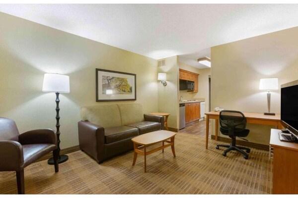 Foto van 1 Kingsize Bed | Niet-roken, Keuken - Vakantiehuis in Findlay OH - BedRoom