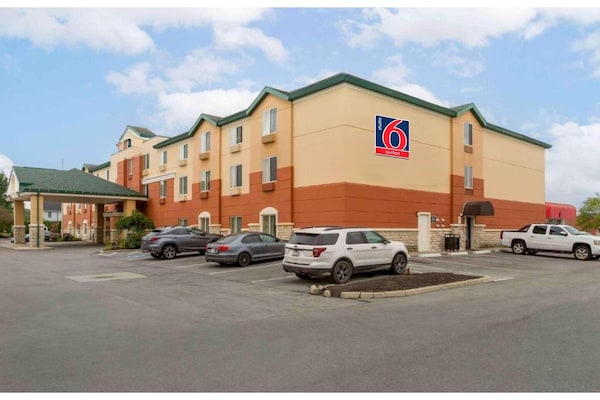 Foto van 1 Kingsize Bed | Niet-roken, Keuken - Vakantiehuis in Findlay OH - ExteriorSummer