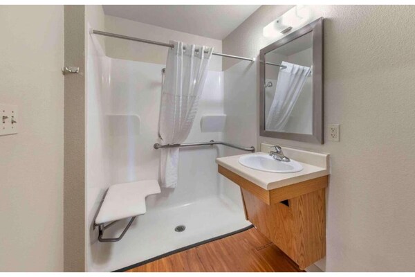 Foto van 2 Tweepersoonsbedden | Roken, Keuken - Vakantiehuis in Oklahoma City OK - BathRoom