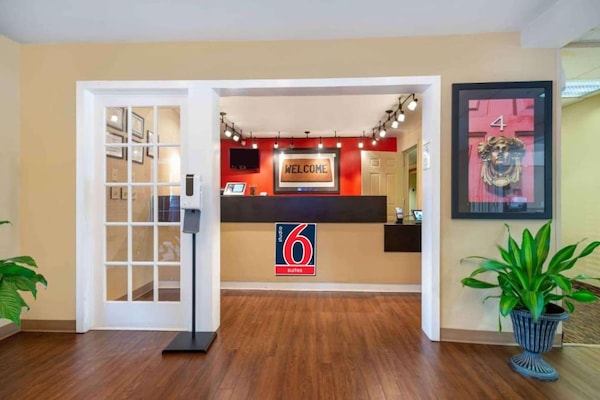 Foto van 1 Queensize Bed | Niet-roken, Keuken, Slaapbank - Vakantiehuis in Philadelphia - FloorPlan