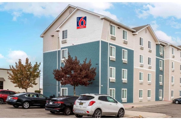 Foto van 1 Queensize Bed | Niet-roken, Keuken - Vakantiehuis in El Paso TX - ExteriorSummer
