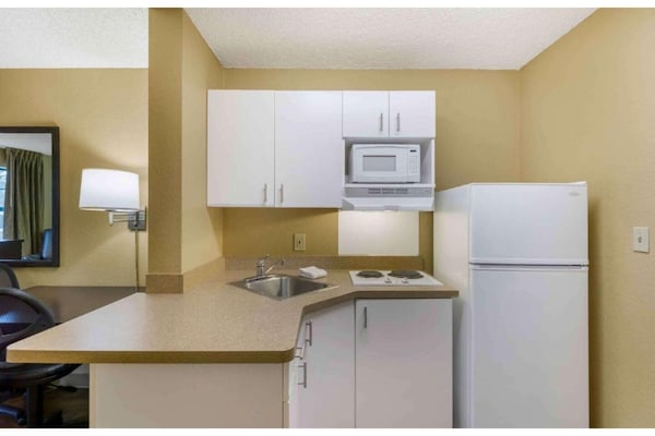 Foto van 1 queen bed | ADA/RI douche, niet-roken, keuken - Vakantiehuis in Seattle - Kitchen
