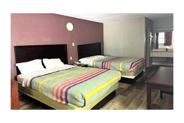 Foto van 2 tweepersoonsbedden (queensize) | Roken mogelijk - Vakantiehuis in Forest City, AR - 