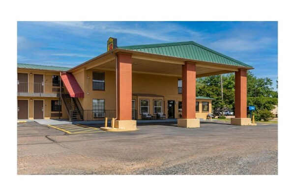 Foto van 2 tweepersoonsbedden (queensize) | Roken mogelijk - Vakantiehuis in Forest City, AR - 