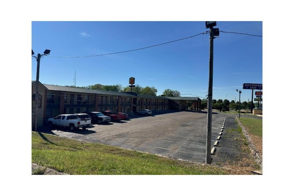 Foto van 2 tweepersoonsbedden (queensize) | Roken mogelijk - Vakantiehuis in Forest City, AR - 