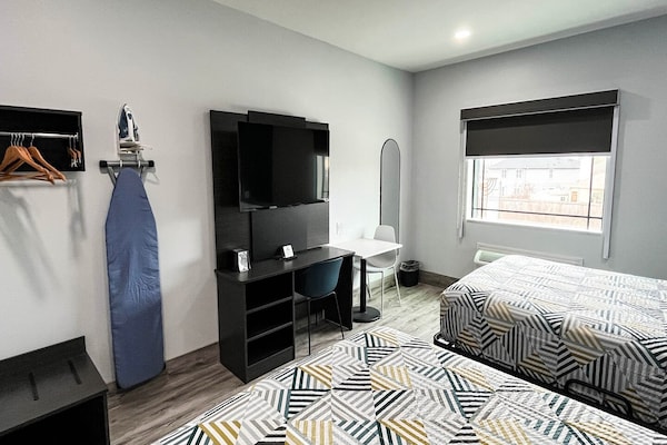 Foto van 2 tweepersoonsbedden (queensize) | Niet-roken, koelkast - BedRoom