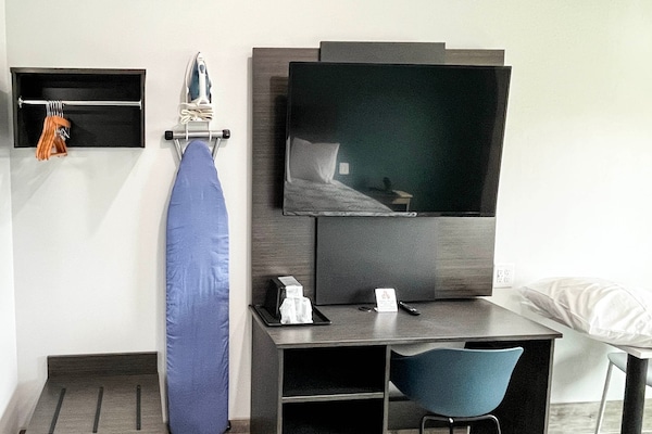 Foto van 2 tweepersoonsbedden|Toegankelijk voor mindervaliden|RI-badkamer|Keuken - Facilities