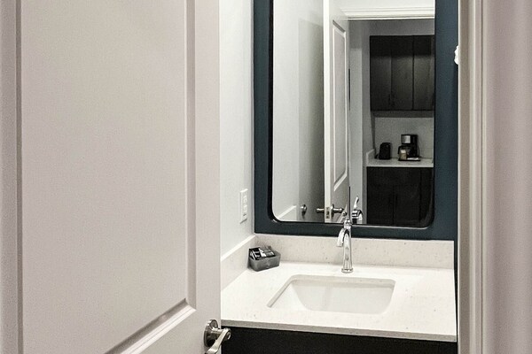 Foto van 2 tweepersoonsbedden | Rookvrij, Keuken - Vakantiehuis in Houston - BathRoom
