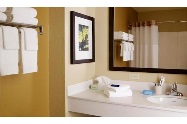 Foto van 1 tweepersoonsbed (queensize) | Rookvrij, Keuken - Vakantiehuis in Rochester NY - BathRoom