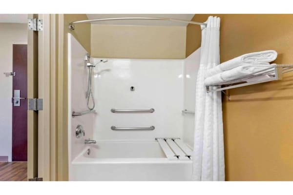 Foto van 1 tweepersoonsbed (queensize) | Rookvrij, Keuken - Vakantiehuis in Rochester NY - BathRoom