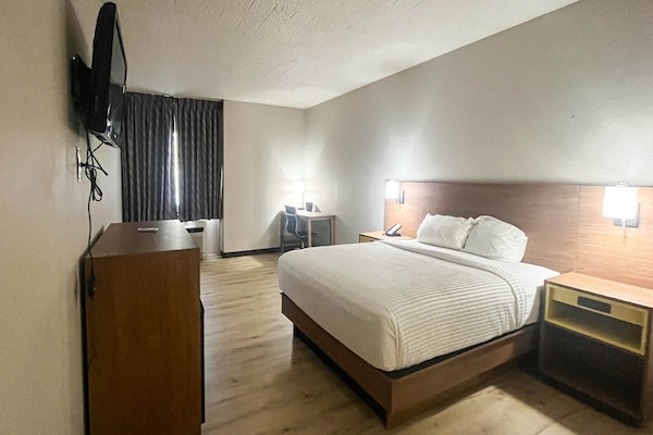 Foto van 1 tweepersoonsbed (queensize) | Niet-roken, koelkast (Micfridge) - BedRoom
