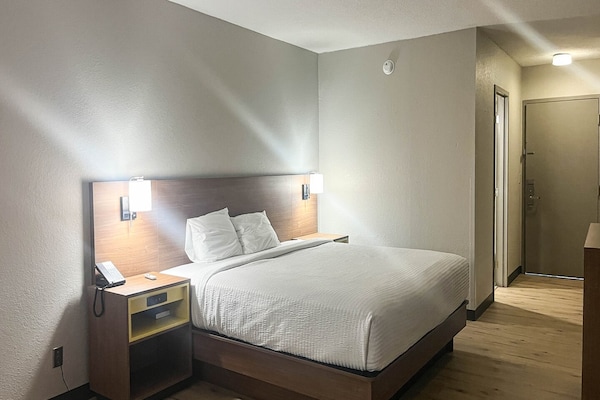 Foto van 1 tweepersoonsbed (queensize) | Niet-roken, koelkast (Micfridge) - BedRoom