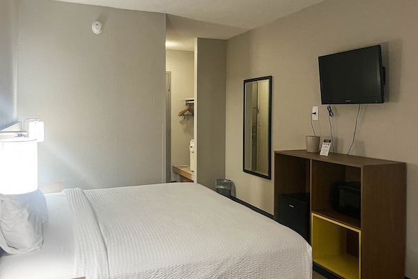 Foto van 1 tweepersoonsbed (queensize) | Niet-roken, koelkast (Micfridge) - BedRoom