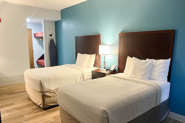 Foto van 2 tweepersoonsbedden | Niet-roken, koelkast - Vakantiehuis in Tiffin - BedRoom