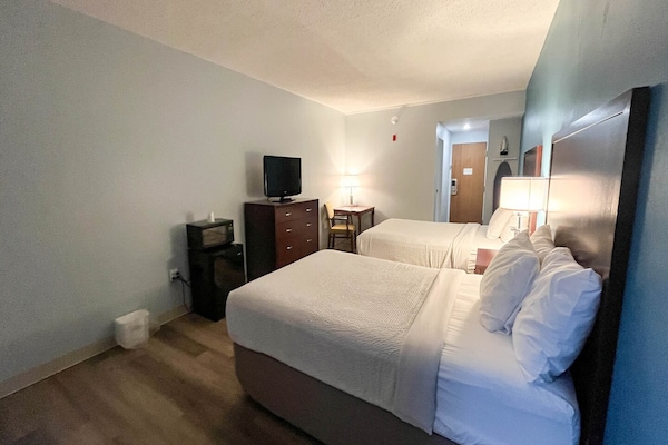 Foto van 2 tweepersoonsbedden | Niet-roken, koelkast - Vakantiehuis in Tiffin - BedRoom
