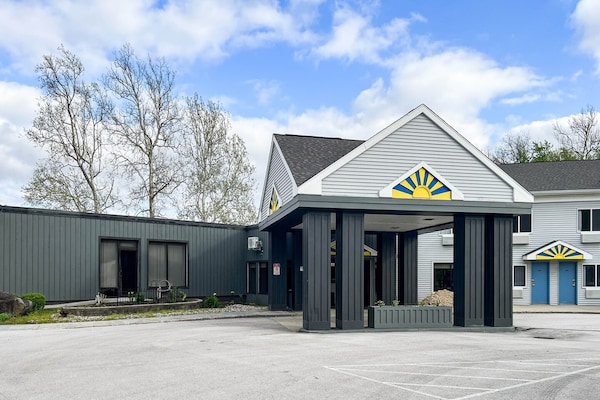 Foto van 2 tweepersoonsbedden | Niet-roken, koelkast - Vakantiehuis in Tiffin - ExteriorSummer