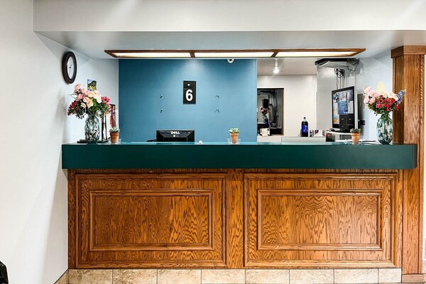 Foto van 2 tweepersoonsbedden | Niet-roken, koelkast - Vakantiehuis in Tiffin - HallReception