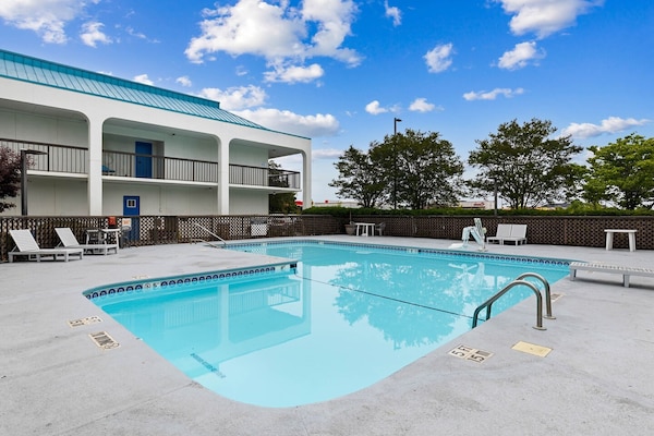 Foto van 2 tweepersoonsbedden | Rookvrij, Keuken - Vakantiehuis in Jacksonville - Pool
