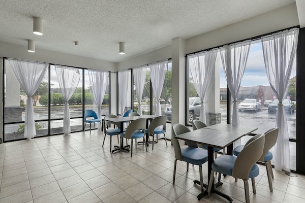Foto van 1 tweepersoonsbed (Queensize) | Badkuip met mobiele toegang | Keuken (Nsmk) - FloorPlan