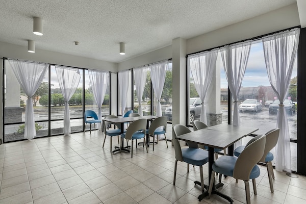 Foto van 2 tweepersoonsbedden | Suite, rookvrij, magnetron - Vakantiehuis in Jacksonville - FloorPlan