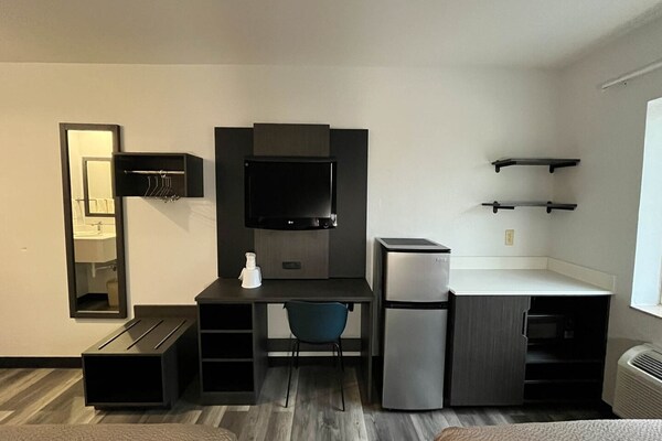 Foto van 2 tweepersoonsbedden | Niet-roken, koelkast - Vakantiehuis in Urbana, IL - BedRoom